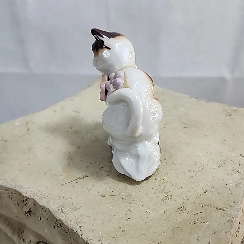 Vintage Cat Figurine with Flowers made in Japan